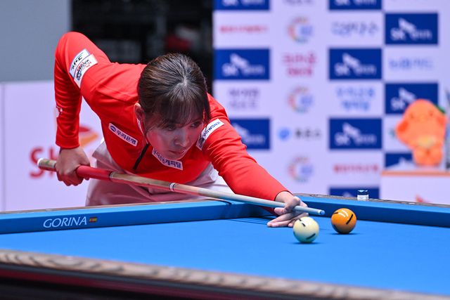 스롱 피아비(우리금융캐피탈)는 2위 자리를 놓고 경쟁하던 히가시우치가 정수빈에게 일찌감치 패하면서 마지막 경기를 승리하며 2승 1패로 5년 연속 월드챔피언십 16강을 밟았다.