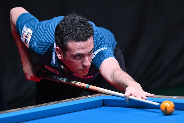 조별 예선리그에서 탈락한 '초대 우승자' 다비드 사파타.