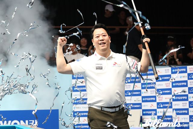 올 시즌 개막전에서 우승을 차지한 강동궁(SK렌터카). 사진=빌리어즈앤스포츠 DB