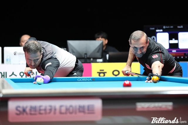 결승에서 뱅킹하는 체네트(왼쪽)와 사이그너.