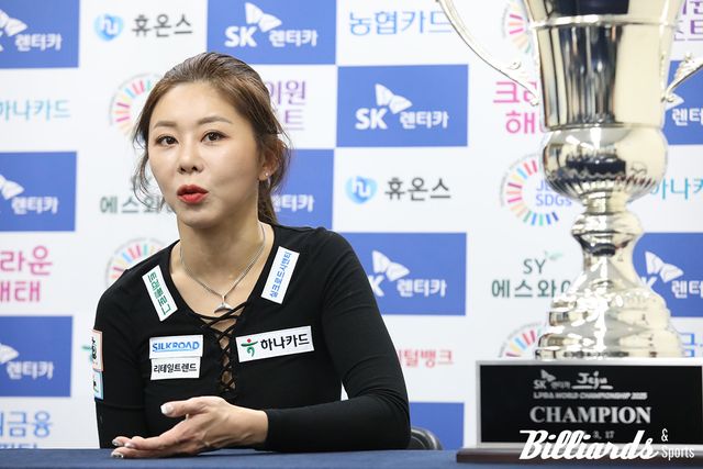 김가영(하나카드)이 올 시즌 정규투어 6연승에 이어 월드챔피언십까지 우승을 휩쓸었다. 대회 후 기자회견 중인 김가영. 사진=제주/이용휘 기자