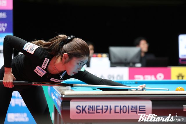 김민아(NH농협카드)와 결승전에서 승부를 벌이고 있는 김가영