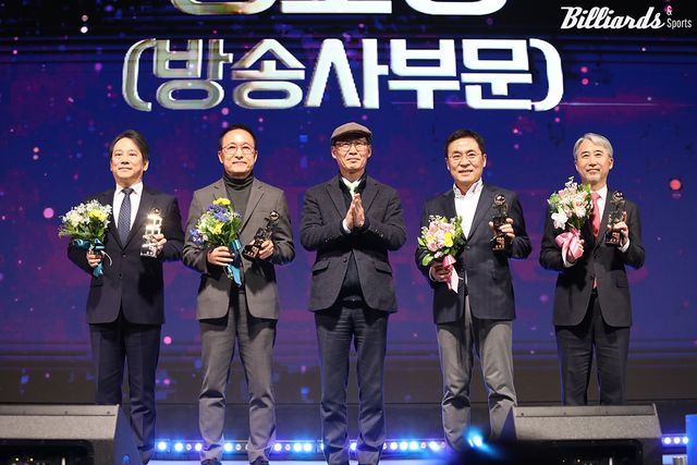 방송사부문 공로상을 받은&nbsp;SBS스포츠 이상근 대표, MBC스포츠플러스 김구산 방송본부장, IB스포츠 김정환 대표이사, 베리미디어 하용운 대표이사.