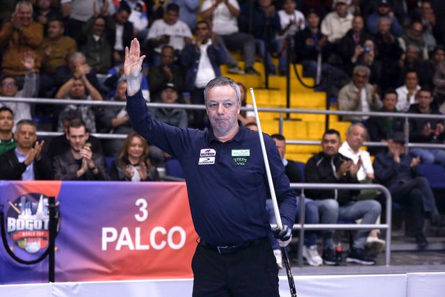 지난해 당구월드컵 시즌 챔피언에 올랐던 '세계랭킹 1위' 딕 야스퍼스(네덜란드)가 '보고타 3쿠션 당구월드컵' 8강에서 제레미 뷔리(프랑스)를 꺾고 준결승에 진출해 올해 첫 대회부터 결승 진출을 노리게 됐다.&nbsp; 사진=SOOP 제공