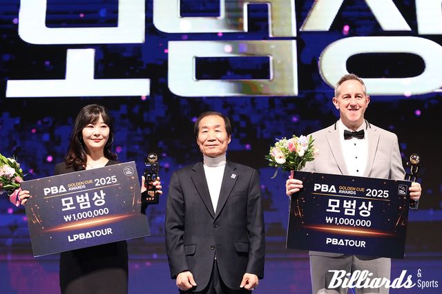 모범상을 받은 김상아(왼쪽)와 에디 레펀스(오른쪽).