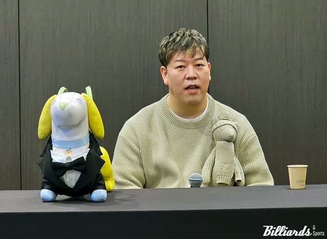 강동궁은 19일 'PBA 골든큐 시상식' 전에 기자들과 진행된 공동 인터뷰에서 김영원에 대해 언급했다.