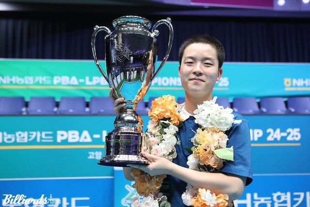 김영원은 개막전 결승에서 아쉽게 패한 뒤 6차 투어 'NH농협카드 PBA 챔피언십'에서 첫 우승을 차지했다.