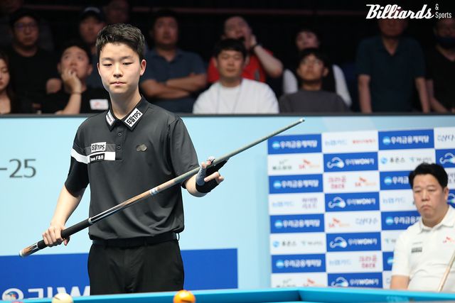 김영원은 두 차례의 대결에서 모두 세트스코어 2-1로 앞서가며 강동궁을 상대로 선전했다.&nbsp;