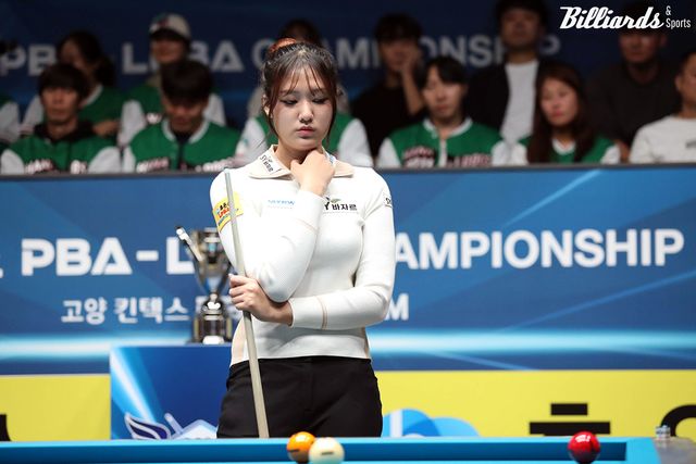 24-25시즌에 랭킹 50위에서 출발해 13위로 급성장한 권발해(에스와이)가 다음 시즌에 과연 '영스타 우승'을 보여줄 수 있을까.&nbsp; 사진은 지난해 10월 27일 열린 5차 투어 '휴온스 LPBA 챔피언십' 결승전에서 김가영(하나카드)과 대결한 권발해.&nbsp; 사진=이용휘 기자&nbsp;