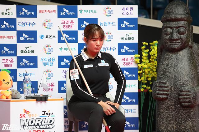 스롱은 24-25시즌에 김가영과 대결한 두 차례 준결승 승부에서 모두 패하며 결승에 한 번도 올라가지 못하고 시즌을 마감했다.