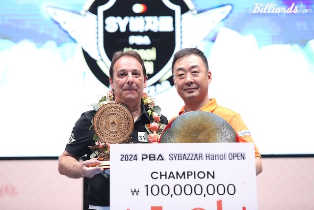 3차 투어에서 우승한 산체스(왼쪽)와 준우승 엄상필(우리금융캐피탈).