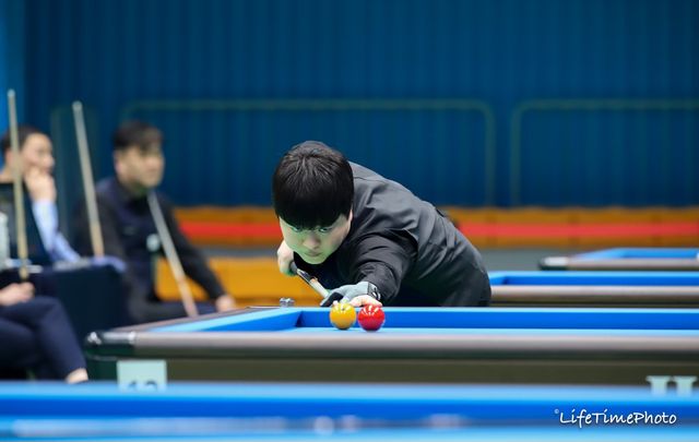 올해 첫 전국당구대회 '국토정중앙배'의 본격적인 승부가 24일 시작됐다. 캐롬 3쿠션과 포켓 10볼 종목 남녀 일반부 개인전이 이날 개최돼 치열한 경쟁에 돌입했다.&nbsp; 사진=KBF 제공