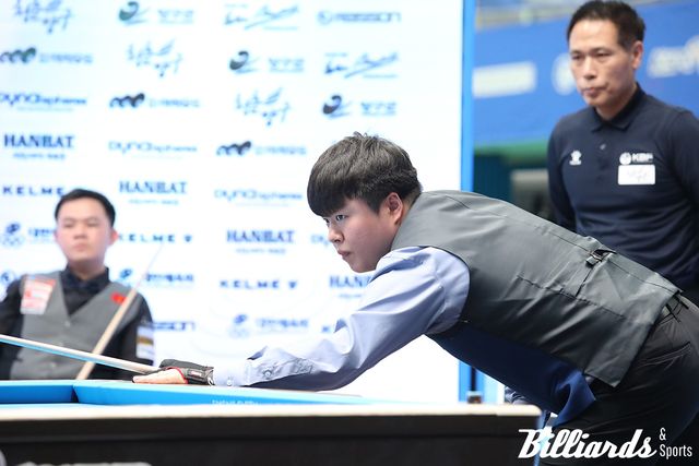 24:44로 뒤쳐진 조명우가 추격을 벌이고 있다.