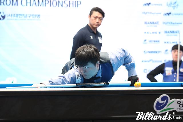 결승에서 김준태와 대결 중인 조명우.