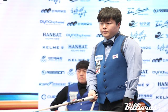 결승전에서 김준태와 우승 경쟁을 벌이고 있는 조명우.