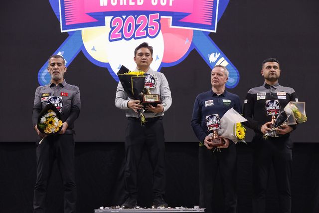 입상자들 왼쪽부터 준우승 타슈데미르, 우승 쩐타인룩, 공동3위 딕 야스퍼스, 톨가한 키라즈.