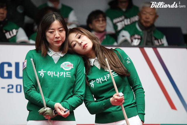 사카이는 '우승상금 1억원'이 걸린 월드챔피언십에 출전, 이번에는 팀 동료인 김가영(오른쪽)의 타이틀에 시즌 마지막 도전장을 던진다.