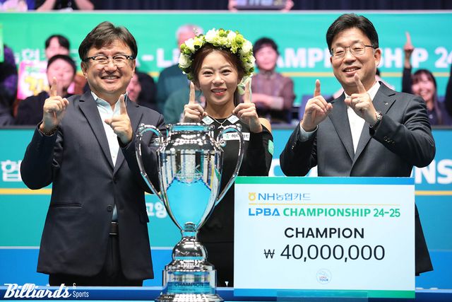 23-24시즌부터 타이틀 스폰서 자율에 따라 우승상금이 책정돼 3천만원 대회가 6차례 열렸고, 이번 24-25시즌에는 4천만원으로 고정돼 8차례 정규투어가 열렸다.&nbsp;사진은 이번 시즌 6차 투어 'Nh농협카드 LPBA 챔피언십' 우승으로 4천만원을 받은 김가영.