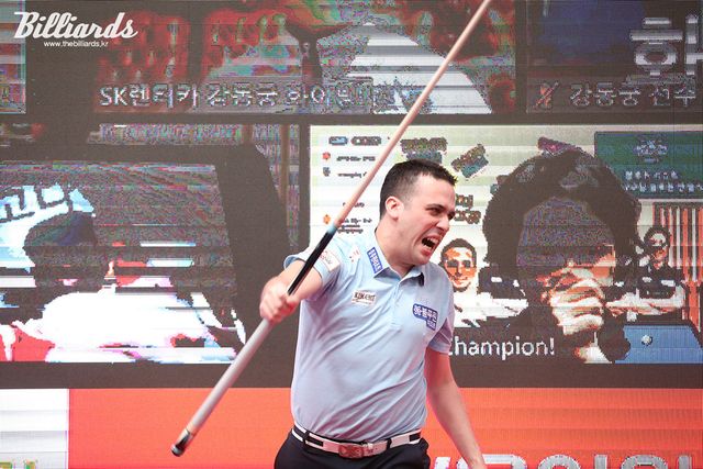 4시간이 넘는 혈투 끝에 강동궁을 꺾고 월드 챔피언십 초대 챔프 자리를 꿰찬 다비드 사파타(우리금융캐피탈).&nbsp;