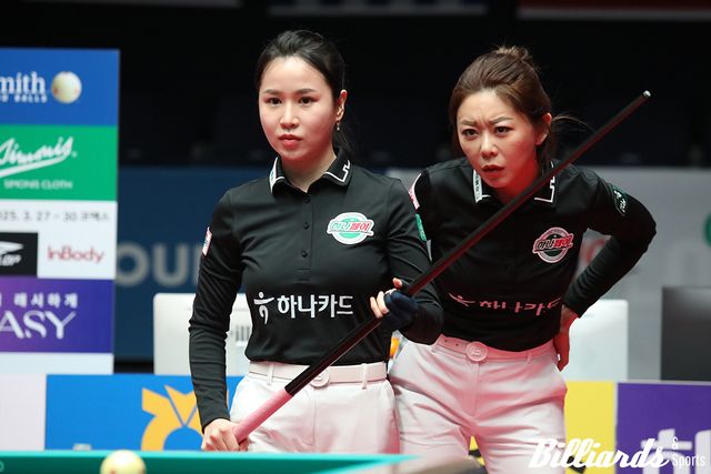 LPBA 월챔 첫 경기서 대결하는 하나카드의 김진아(좌)와 김가영(우). 사진=빌리어즈앤스포츠 DB
