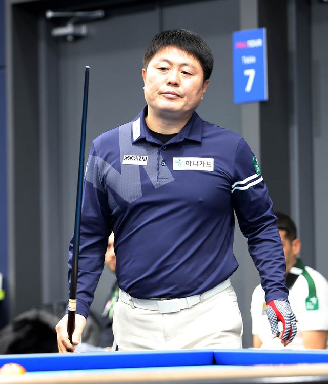 1부 투어에서 강등된 하나카드의 주장 김병호는 PBA 큐스쿨 2라운드에서&nbsp;