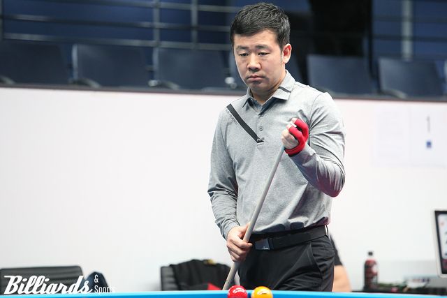 1라운드 2일차에 2라운드 진출에 성공한 방정극.