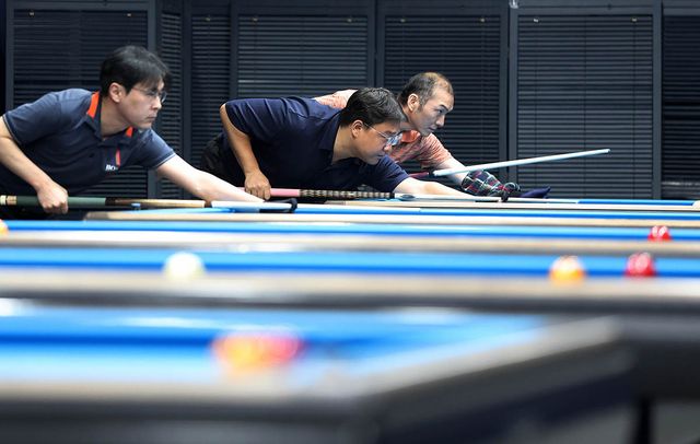 PBA 트라이아웃 2라운드에 출전한 선수들이 프로 당구선수에 도전하고 있다.&nbsp;