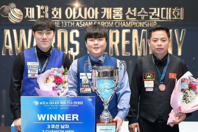 한국이 2023년에 아시아 3쿠션 챔피언 타이틀을 차지한 이후 3년 연속으로 타이틀 획득에 성공하며 '아시아 3쿠션 맹주국'의 위엄을 지켰다. 왼쪽부터 남자부 3쿠션 준우승 김준태, 우승 조명우, 공동3위 레탄띠엔.&nbsp; 사진=대한당구연맹 제공
