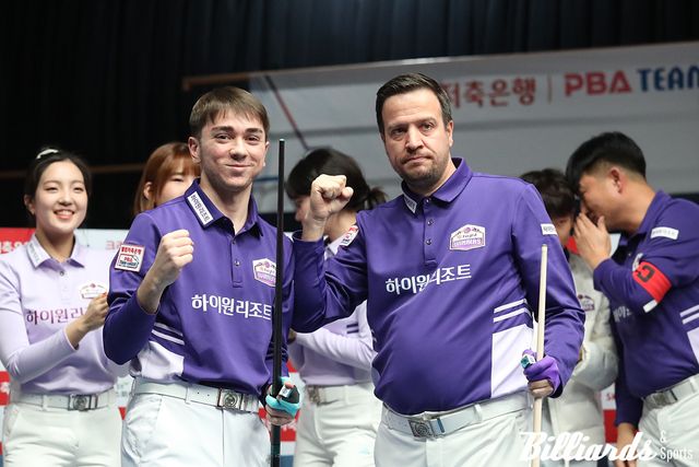 남자 복식에서 부라크 햐샤시(좌)와 호흡을 맞춰 승리한 륏피 체네트(우).&nbsp;