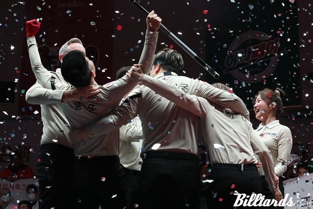 2024-25시즌 웰컴저축은행 PBA 팀리그 포스트시즌 파이널에서 우승을 차지한 SK렌터카. 사진=빌리어즈앤스포츠 DB