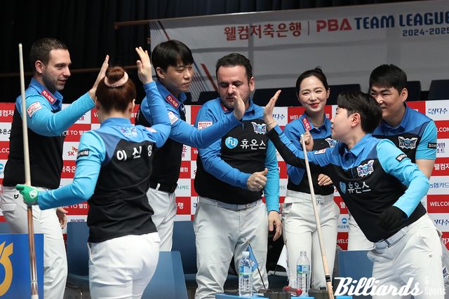 지난 시즌 로빈슨 모랄레스, 이상대, 차유람, 이신영을 영입한 휴온스도 전원을 보호 선수로 묶고 팀워크 다지기에 나섰다.