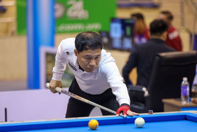 허정한(경남)은 8강에서 세르히오 히메네스(스페인)의 돌풍을 잠재우며 준결승에 진출, 황봉주와 결승 진출을 다툰다.