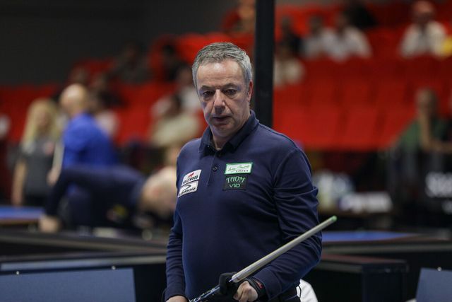 딕 야스퍼스(네덜란드)는 이날 1승 2패로 부진하며 6년 만에 조별리그 탈락 위기에 놓였다가 기사회생해 16강에서 조명우와 만나게 됐다.