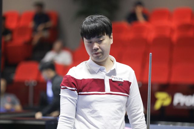 3회 연속 당구월드컵 16강을 밟은 김행직은 14일에 2년 3개월여 만에 준결승 진출을 노린다.