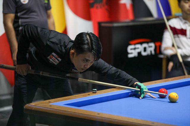 김행직에게 져 16강행 기회를 놓친 베트남의 타이홍찌엠.