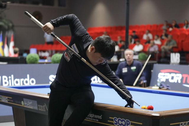 조명우(실크르도시앤티-서울시청)는 16강전에서 딕 야스퍼스(네덜란드)를 48:45로 앞서다가 2점을 남겨두고서 역전을 허용하며 48:50으로 패했다.