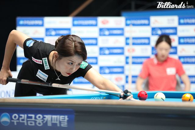 한일 당구 여제 간의 맞대결에서 김가영(하나카드)이 히다 오리에(SK렌터카)에게 승부치기에서 2 대 0 승리를 거두고 16강에 진출했다.&nbsp; 사진=고양/이용휘 기자