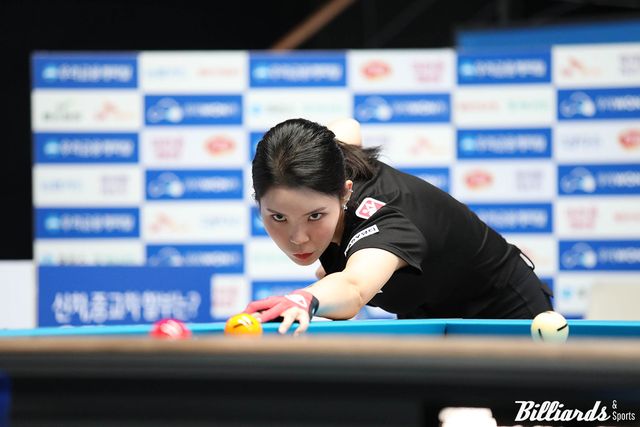 이우경(에스와이)이 18일 열린 우리금융캐피탈 LPBA 챔피언십 32강전에서 임정숙(크라운해태)을 세트스코어 3-0으로 꺾고 16강에 진출했다.&nbsp; 사진=고양/이용휘 기자