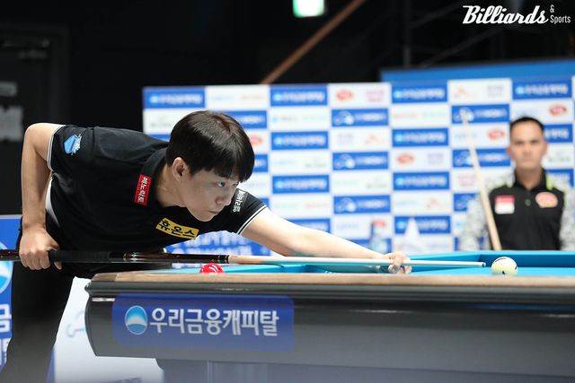 최성원(휴온스)이 19일 오후 6시에 열린 우리금융캐피탈 PBA 챔피언십 64강전에서 베트남의 복귀생 쩐득민(하림)을 승부치기에서 5 대 0으로 꺾고 32강에 진출했다. 사진=고양/이용휘 기자