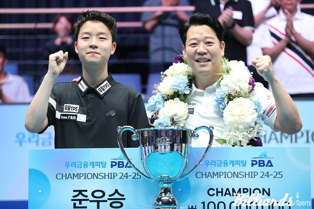 지난 시즌 개막전으로 열린 '우리금융캐피탈 챔피언십'에서 우승과 준우승을 차지한 강동궁(우), 김영원(좌). 사진=빌리어즈앤스포츠 DB