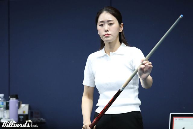 최지민은 8강전에서 1세트를 세트포인트에서 아깝게 패한 뒤 급격하게 폼이 떨어지며 아쉽게 패했다.