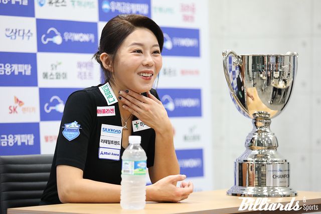 밝은 표정으로 경기 소감을 전하고 있는 김가영