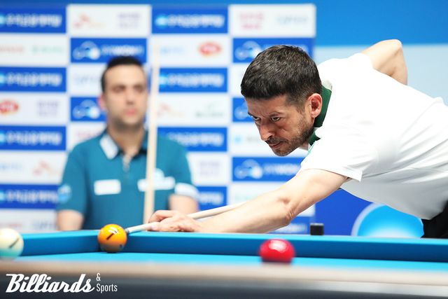 다비드 사파타와 준결승전에서 대결하고 있는 무라트 나지 초클루