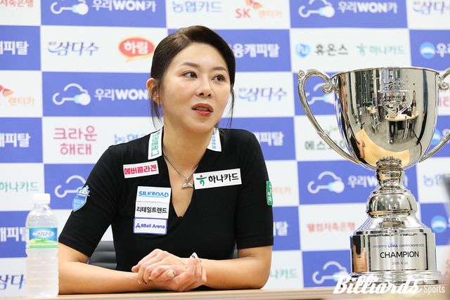 프로당구 2025-26시즌 개막전 '우리금융캐피탈 LPBA 챔피언십 2025'에서 우승을 차지한 김가영이 소감을 밝히고 있다. 사진=고양/이용휘 기자
