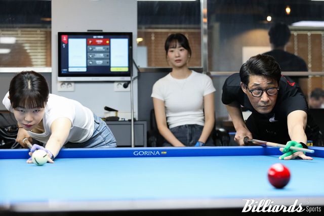 김보라와 홍명기 심판의 뱅킹.