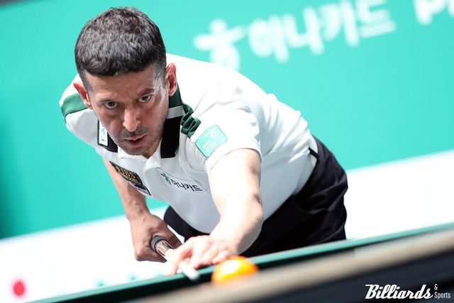 개막전을 우승한 무라트 나지 초클루(하나카드)가 1일 열린 하나카드 PBA 챔피언십 128강전에서 스폰서 와일드카드로 1부 투어에 첫 출전한 차경회에게 승부치기에서 1 대 2로 패해 탈락했다.&nbsp; 사진=고양/이용휘 기자