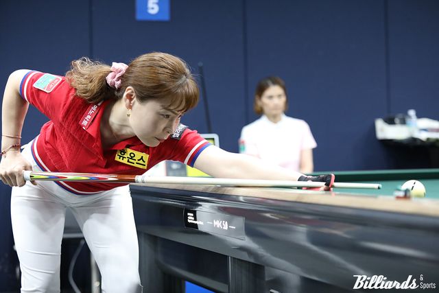 개막전에서 프로당구 데뷔 후 처음 4강에 올랐던 이신영은 이번 2차 투어에서는 32강에서 한지은과 프로 첫 승부를 벌이게 됐다.