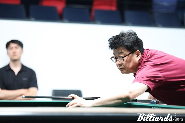 결승전에서 마원희와 경기 중인 김무순.