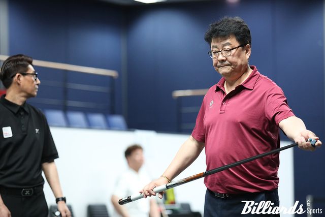 준결승전에서 윤제한과 경기 중인 김무순.