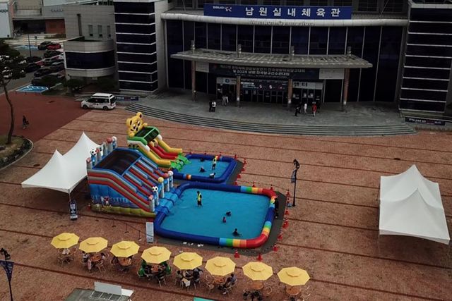 대회 기간 동안 야외 수영장을 운영하며 당구대회에 대한 관심도를 높였다.